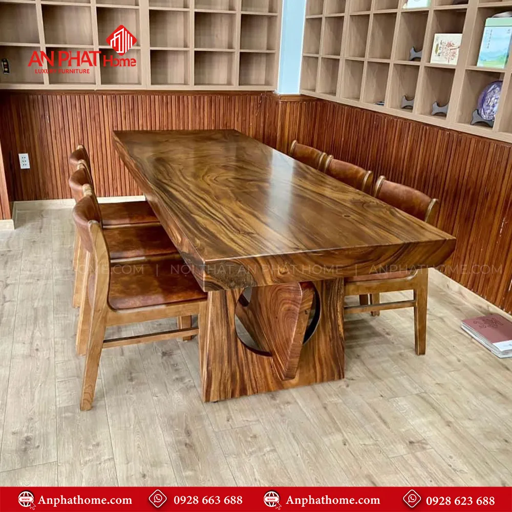 Bàn ăn gỗ me tây nguyên khối đi kèm 6 ghế cao cấp BA-2075 6 Quý khách có thể lựa chọn kích thước bàn từ dài 1m20 – 1m80 – 2m hoặc lớn hơn, để phù hợp với nhu cầu sử dụng, bàn dài 1m20 sẽ đi kèm 4 ghế, bàn dài 1m40 - 1m60 – 1m80 – 2m đi kèm 6 ghế theo bộ, Ngoài da có thể đặt mua thêm số lượng ghế ngồi để phù hợp với nhu cầu sử dụng.