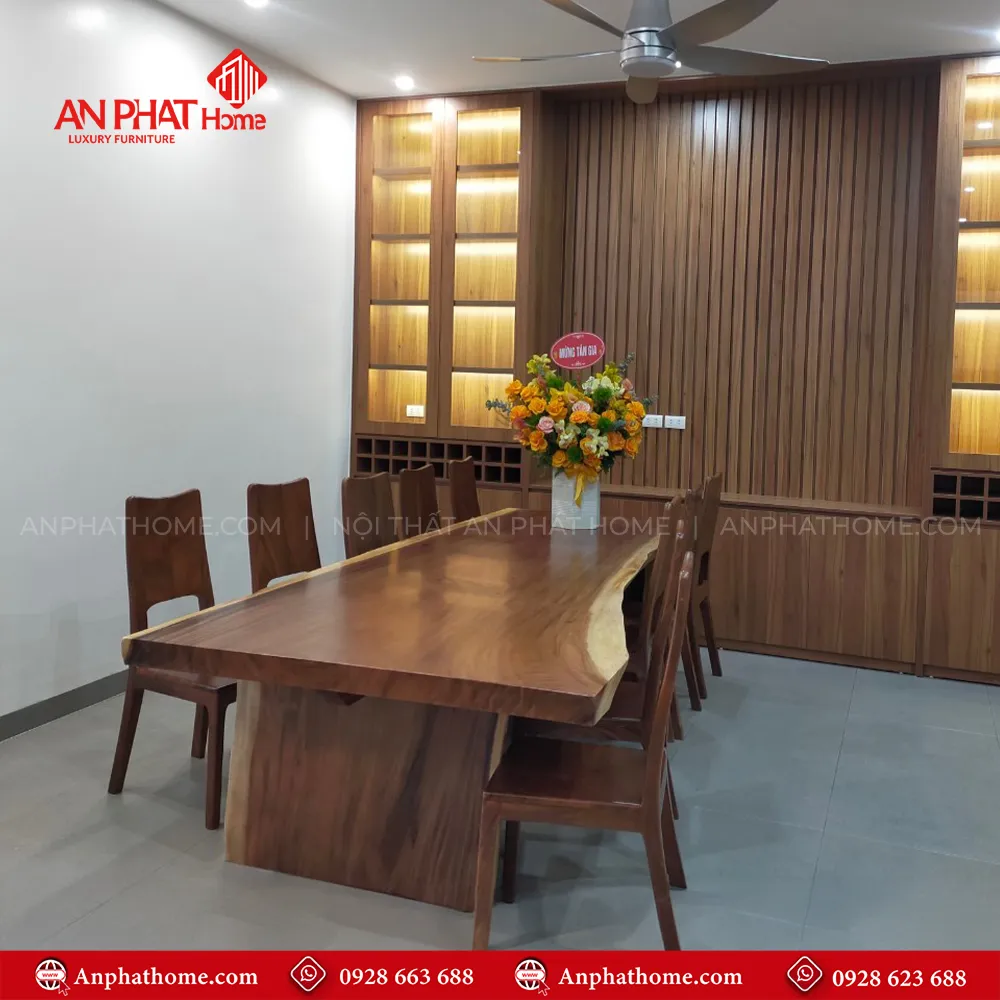 Bàn gỗ me tây nguyên khối cao cấp BA-2074 6 Với thiết kế đơn giản, kiểu dáng hiện đại, Bộ bàn ăn Me Tây nguyên tấm vân gỗ tự nhiên sang trọng, Phù hợp với mọi không gian, Ngoài da có thể đặt mua thêm số lượng ghế ngồi để phù hợp với nhu cầu sử dụng.
