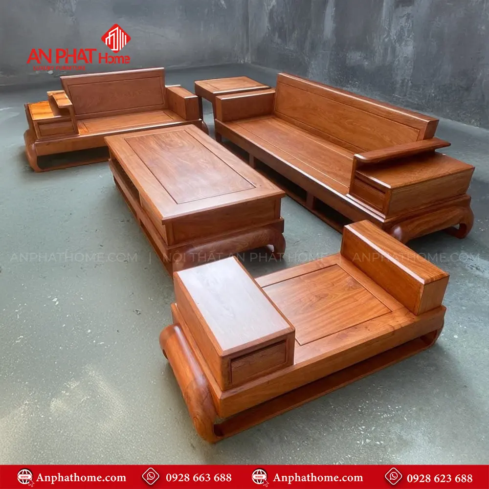 Bộ Bàn Ghế Sofa Gỗ Gõ Đỏ Hiện Đại F-1320 3 Bộ Bàn Ghế Sofa Gỗ Gõ Đỏ Hiện Đại F-1320, Được thiết kế sang trọng, Là sự kết hợp hài hòa từ gỗ Hương đá, và nét hiện đại từ chất liệu da nhập khẩu Hàn Quốc, Chi tiết đục của nghệ nhân, tác phẩm sofa gỗ được những nghệ nhân AN PHÁT HOME trạm khắc tỉ mỉ từng đường nét chi tiết hoa văn, mang lại nét đẹp hài hòa cho bộ bàn ghế sofa F-1320