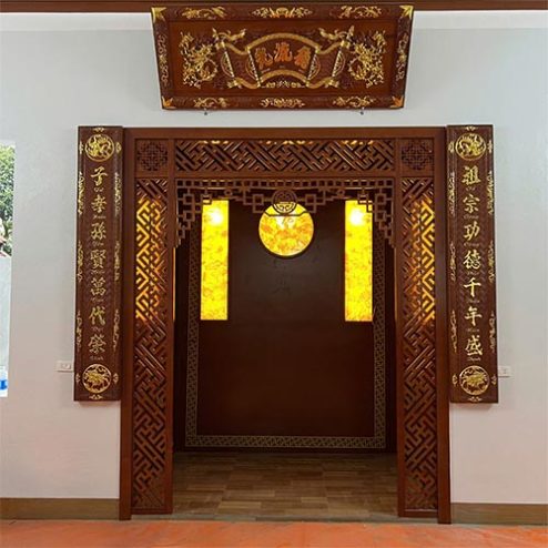 Vách Bàn Thờ Chung Phòng Khách Ấm Cúng VN-4332